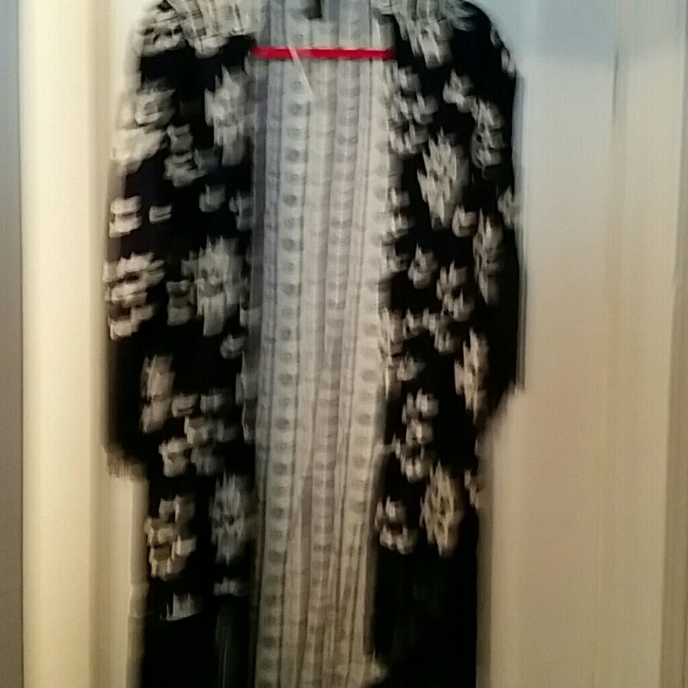 3 quarter sleeves blue and white fringe on bottom